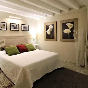 Apartment San Marco Fenice 3bdr 2bth, Venice